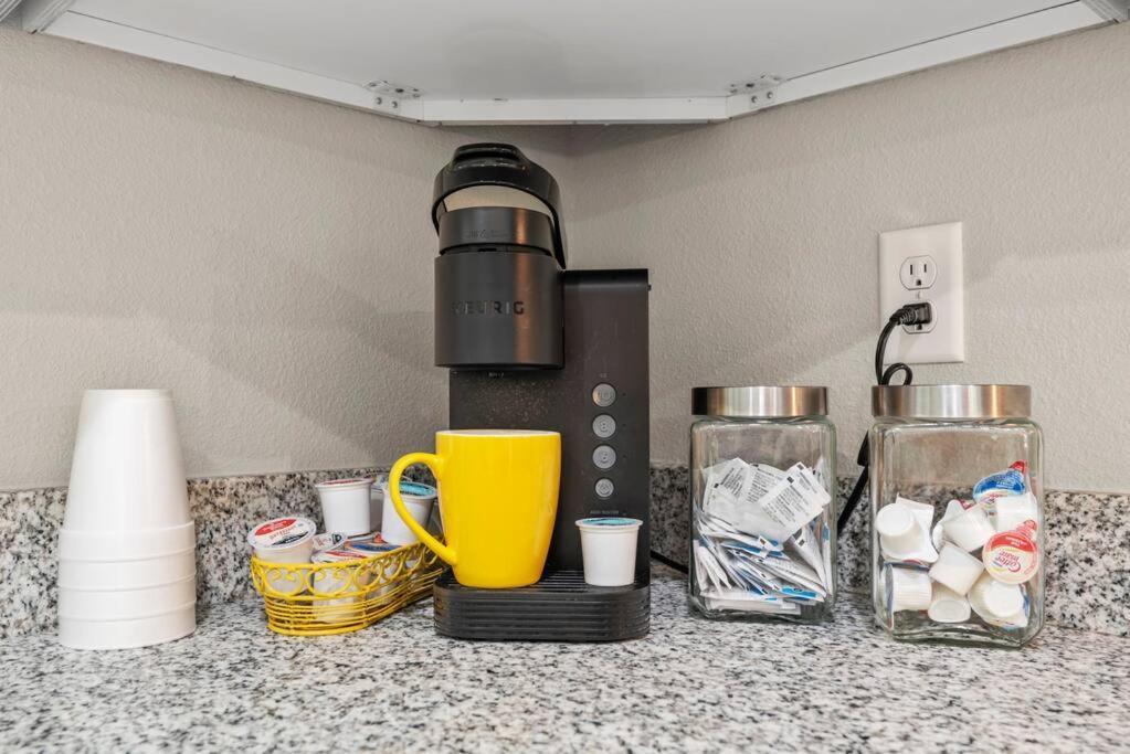 Pet-Friendly, Heated Pool, Close To Everything 3 Bedroom Home Даннеллон Екстер'єр фото